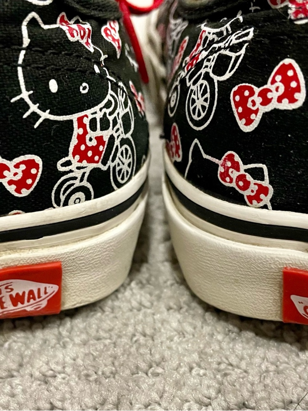Vans x Hello Kitty Sneakers Size 7.5 Black Red Bow Print Cute Y2K - Picture 2 of 8